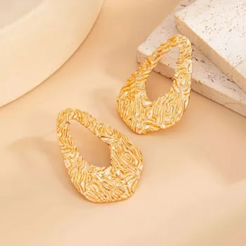 Vintage Gold Geometric Drop Earrings: Easy Statement Style